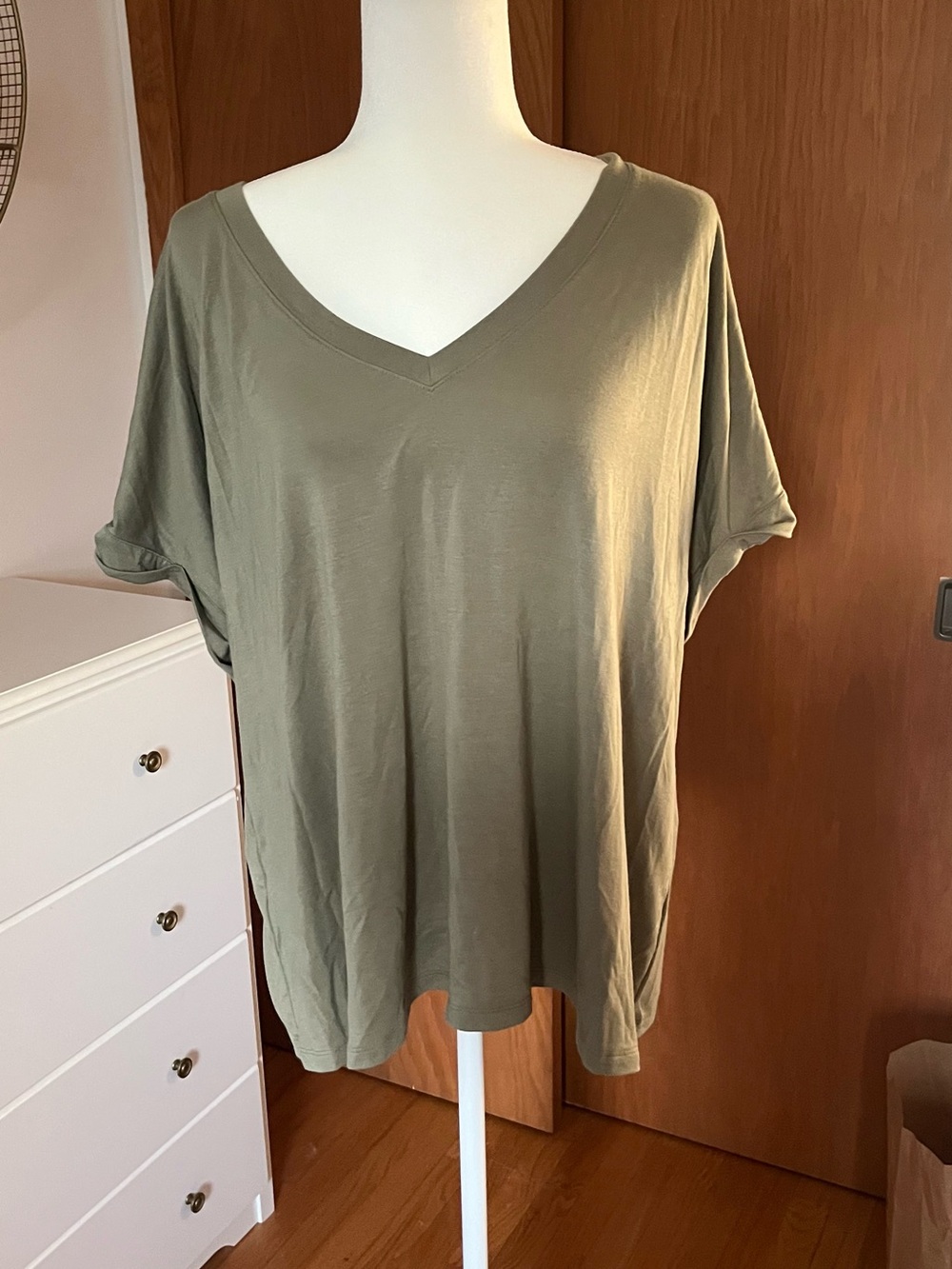 Tommy Bahama Olive Green V-Neck Cuffed Sleeve Top XL